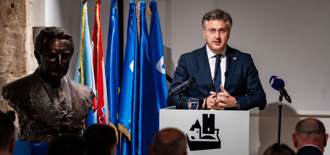 Plenković: Iza Tuđmana je ostala Hrvatska! A iza sebe je ostavio i HDZ - snažnu, ozbiljnu stranku koja čuva demokraciju & nastavlja razvijati zemlju!