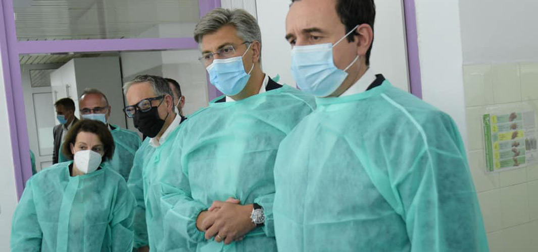 Premijeri Plenković i Kurti u slavonskobrodskoj bolnici posjetili ozlijeđene putnike