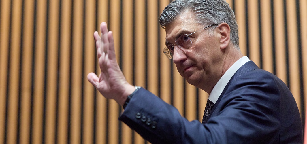 Dok koruptivna platforma Možemo prikriva vlastite afere & spašava svoje posrnule kadrove, naša Vlada štiti životni standard i razvija zemlju!