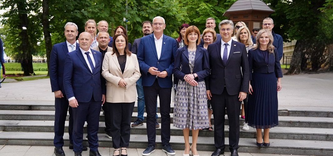Karlovac će se nastaviti ubrzano razvijati pod vodstvom Damira Mandića & u sinergiji s Vladom RH i županicom Martinom Furdek Hajdin!