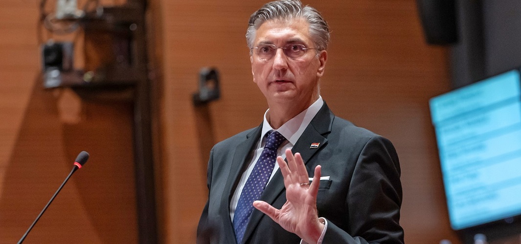 Rješenja, a ne razdor. Rad, a ne destrukcija. Rast, a ne permanentno oporbeno crnilo. Vizija i dijalog, a ne proizvodnja sukoba