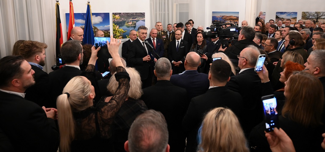 Hrvatska i Njemačka stoje rame uz rame! 