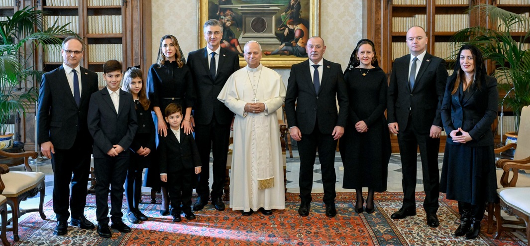 Službeni posjet Svetoj Stolici (2). „Svaki susret sa Svetim Ocem veliki je događaj i izuzetna čast za moju obitelj i mene osobno!“ 