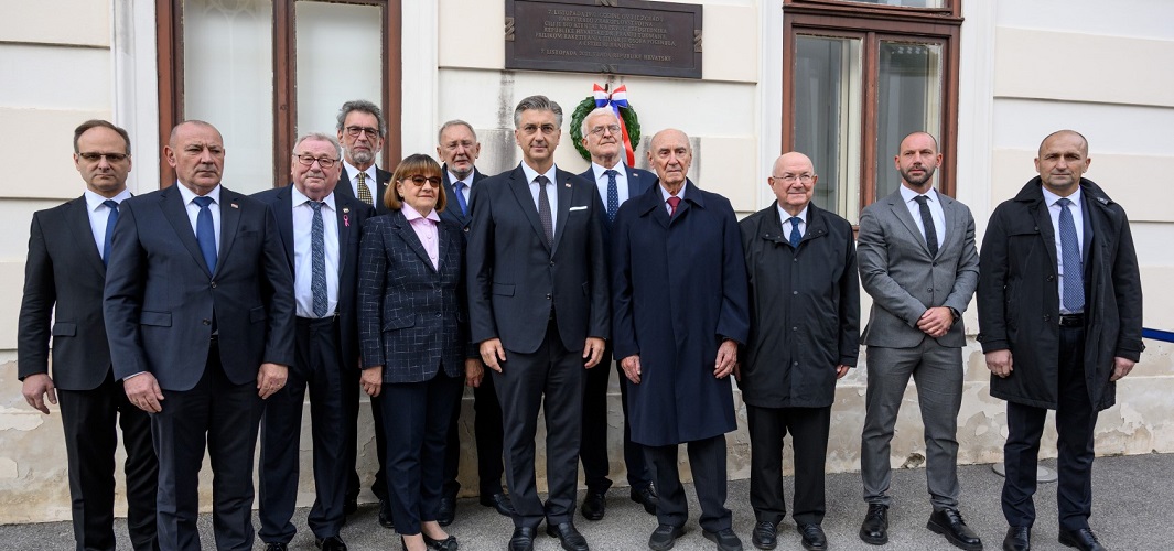 Na 34. godišnjicu terorističkog raketiranja Banskih dvora prisjećamo se teškog puta koji je Hrvatska prošla do svoje slobode i demokracije