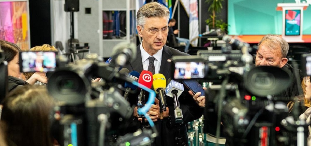 Ako se 'Bojna Čavoglave' 35 godina izvodi i sluša u istom obliku, to neće uspjeti promijeniti ni Možemo ni SDP!