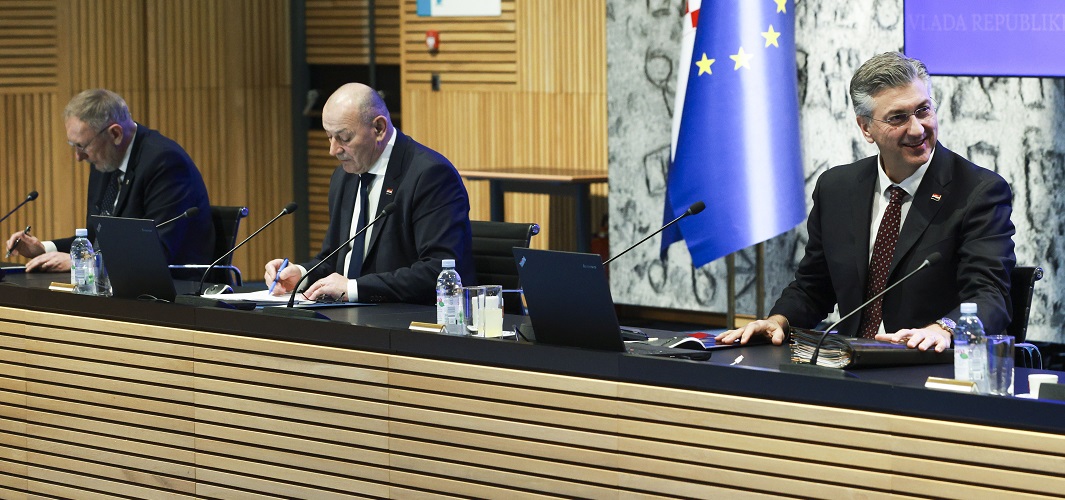 (VIDEO) Nuklearna energetska strategija, sportski heroji, stanovi za mlade & oproštaj s ministrom